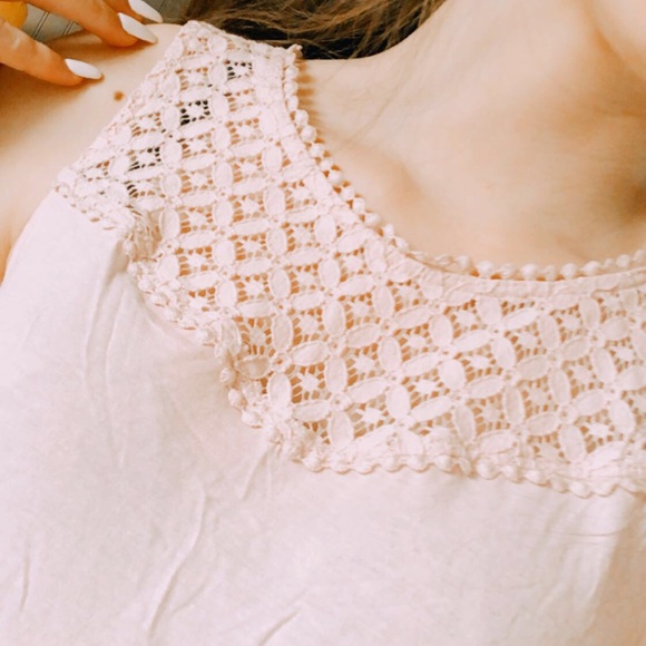 Light pink flowy tank - Picture 3 of 4